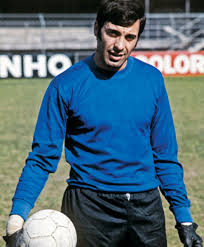 RacingFiles's tweet photo. #AgustínMarioCejas
Aun nos duele su partida hace 6 años, en 2015. Emblema del arco de #LaAcademia. Debutó en 1962, fue campeón en 1966 y ganador de @Libertadores e #Intercontinental 1967. Se fue en 1970 y regresó para estar entre 1977 y 1980. Jugó 313 partidos, y fue un ídolo https://t.co/1J0LX3iS1H