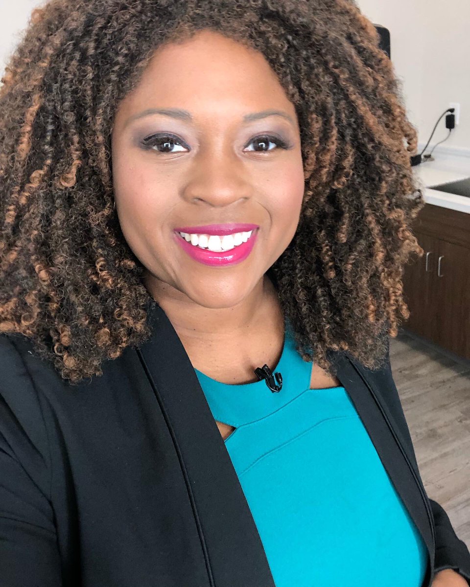 BrittanyDJones's tweet photo. Alright jags @Jaguars I’m in my team colors, make a sista proud! #duvalmade your news is on @BNCNews https://t.co/7Ma1cxCBf3