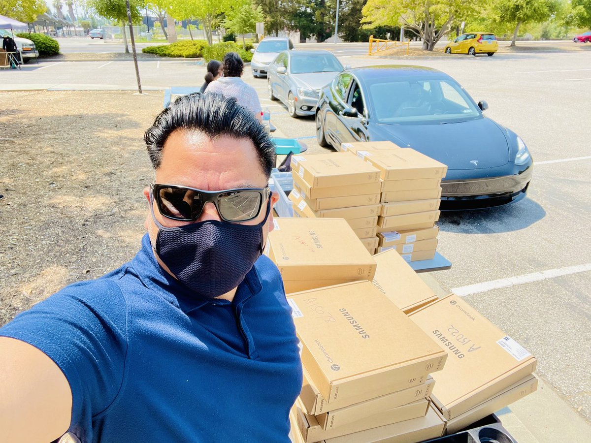 TheTechProfe's tweet photo. New school year, new gear for our great students of @BerryessaUSD 🙂 @BUSDTech #OnASaturdayAfternoon  #BUSDleads #PathwayToTheFuture #DigitalVAGOS!!! https://t.co/h6xGjKXsiP