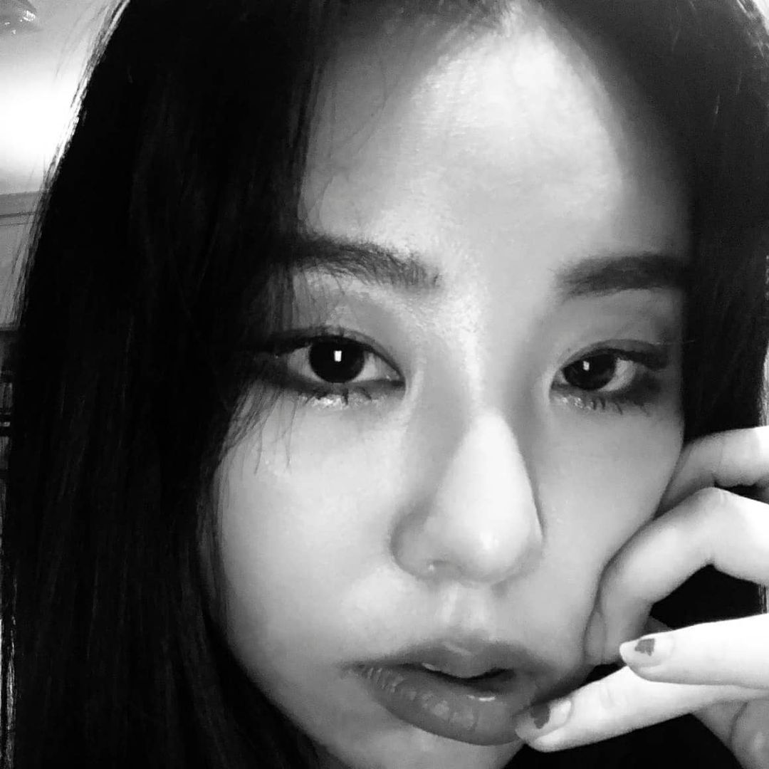 V4LKRY_twt's tweet photo. Ya saben que Saeko tikita es muy fan de ver performances icónicos, así que no podía perderse el #EPFINAL_KINGDOM que seguramente nos regalara muchas presentaciones que la dejaran peloncita. Y aunque en realidad no tiene un grupo favorito, les manda mucha suerte a todos. https://t.co/PKL8KO5w7L