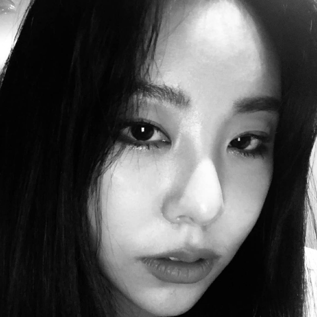 V4LKRY_twt's tweet photo. Ya saben que Saeko tikita es muy fan de ver performances icónicos, así que no podía perderse el #EPFINAL_KINGDOM que seguramente nos regalara muchas presentaciones que la dejaran peloncita. Y aunque en realidad no tiene un grupo favorito, les manda mucha suerte a todos. https://t.co/PKL8KO5w7L