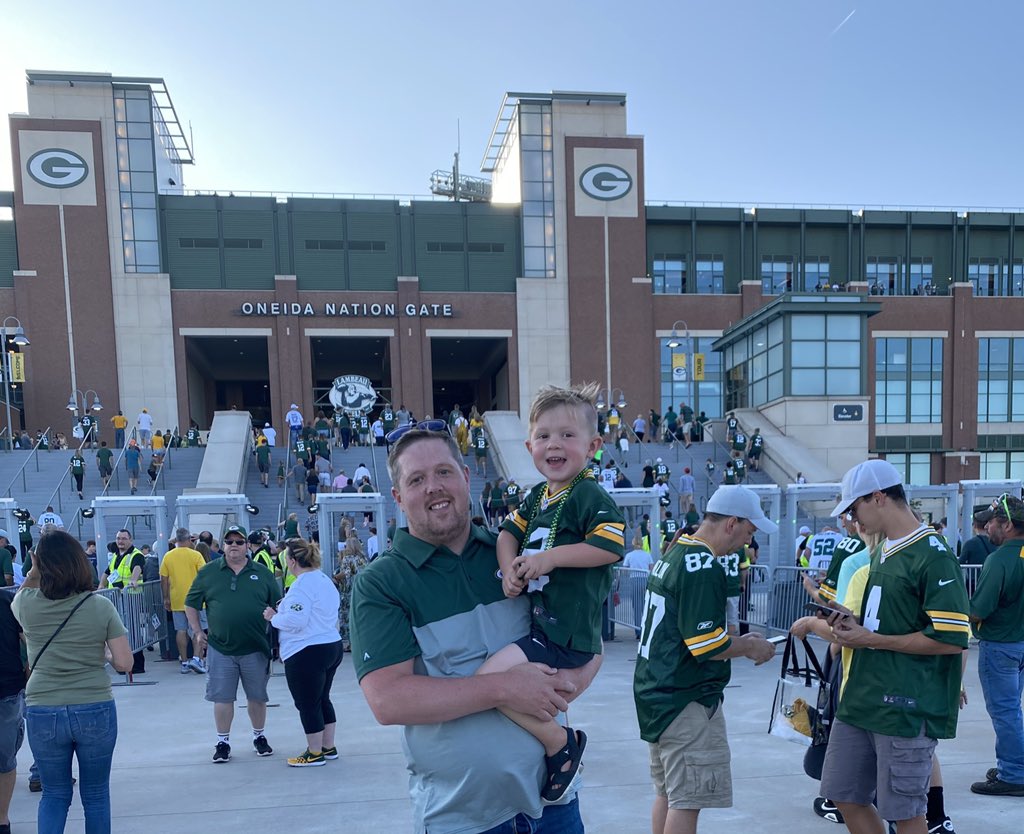 tmilbach75's tweet photo. #getloudlambeau #firstgame #GoPackGo https://t.co/Fdbrq1sSwz