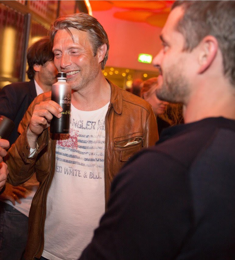 E8yibi2WQAAEJY_?format=jpg&name=900x900