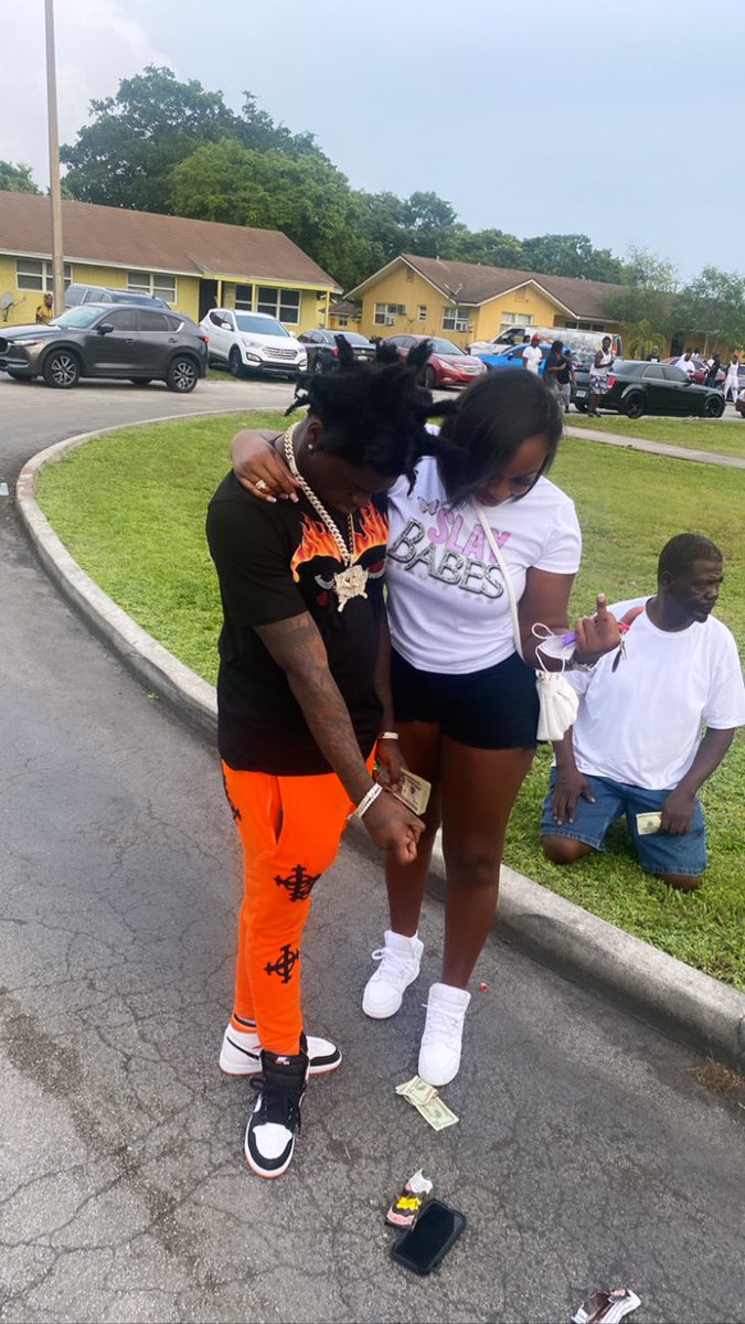 PrettyDerricka_'s tweet photo. Day Shit 🖤🤞🏾💯 @KodakBlack1k https://t.co/P2Hg48xM2s