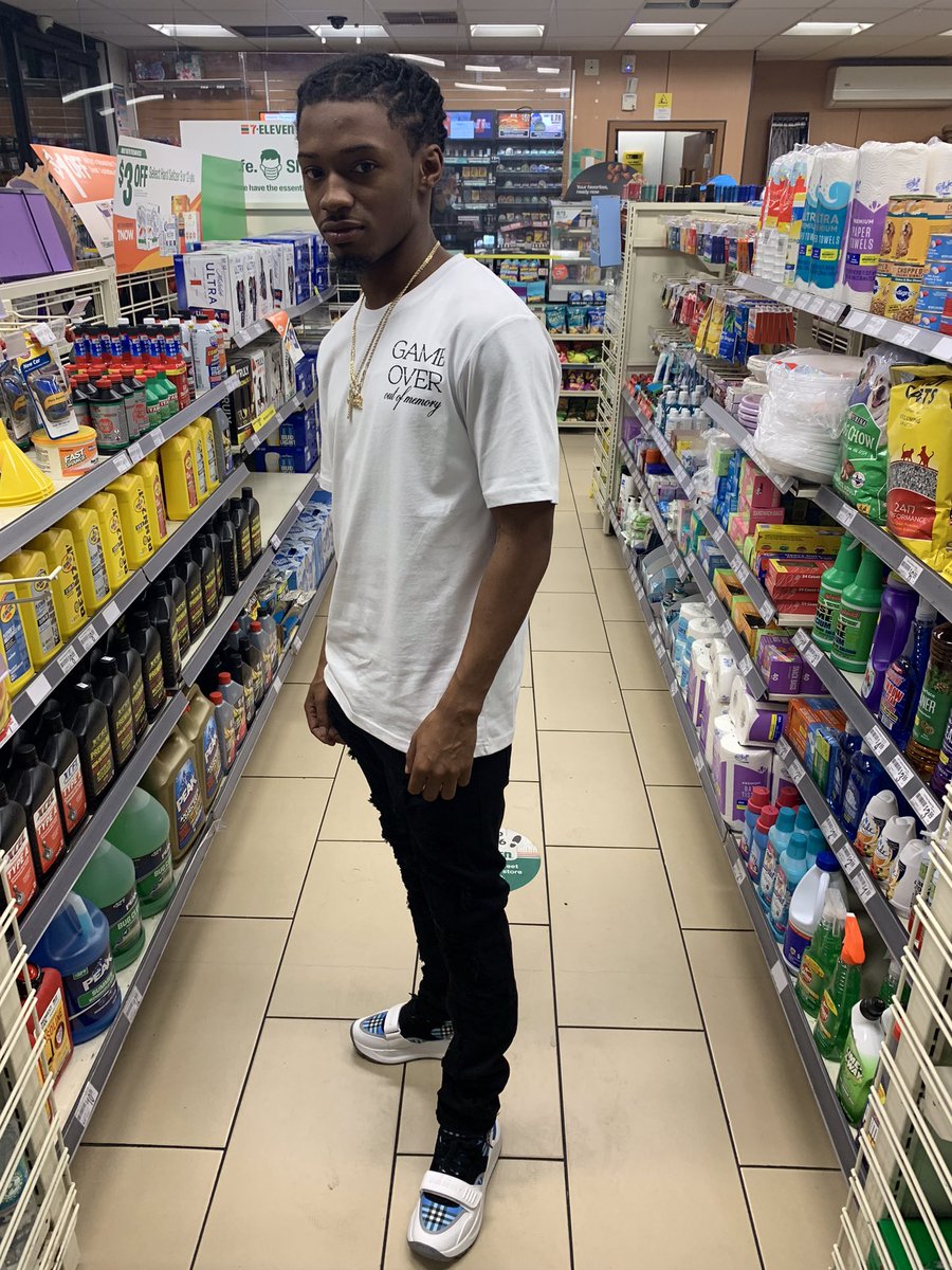 JbBlessed_'s tweet photo. Youngest flyest nigga in the party they think lucci here🦅 https://t.co/QOR1lPjhK2
