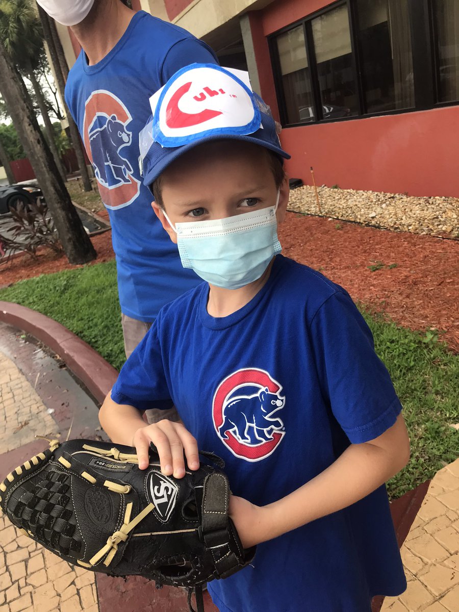 flipflopweekend's tweet photo. When you realize your Cubs hat is too small hours before the game… you improvise…#flythew #chicagocubs #gocubsgo @Cubs https://t.co/WpMCekKX70