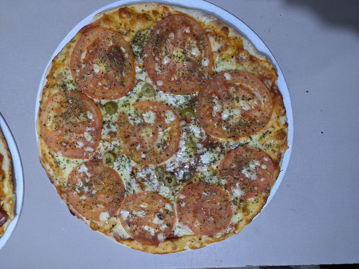 BetaJordo2's tweet photo. Ajudem a divulgar o trabalhinho da amiguinha aqui. Temos Pizza e Trufas maravilhosas. Dêem retweet! ❤️🍕
#sabadopedipizza https://t.co/mYn4qlUcs6