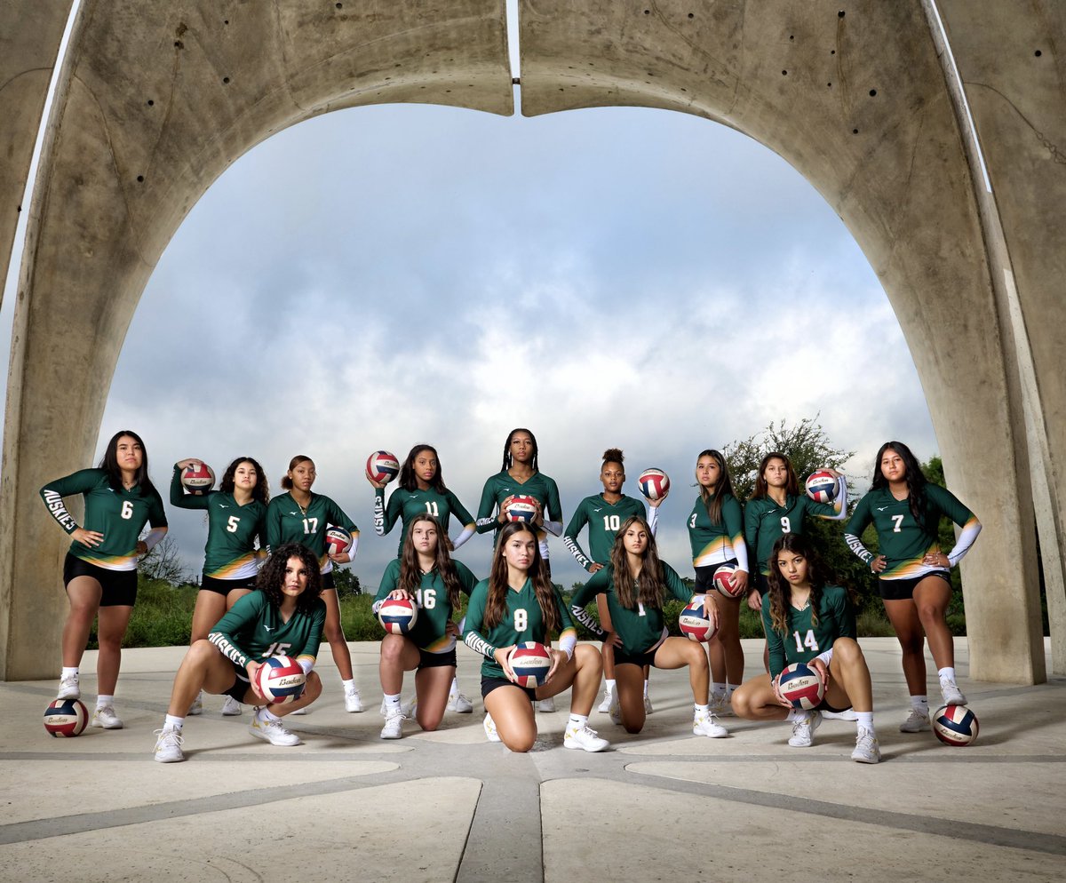 Let’s get this season started! 💚🏐💛