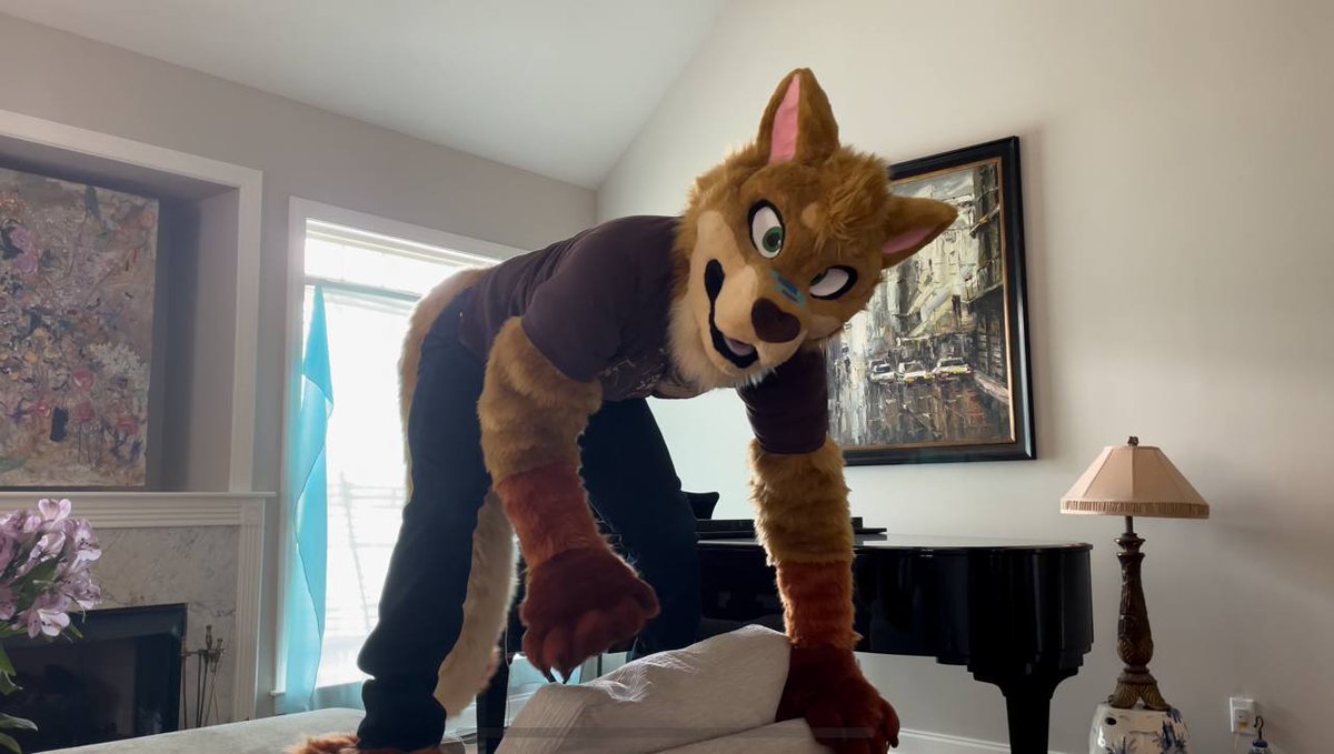 Mrs_Succubus's tweet photo. Cool photos of Chester's partial Fursuit.
*Pictures taken by the suit owner*
#fursuitmaker #fursuit #geroo https://t.co/673eHAs9kT