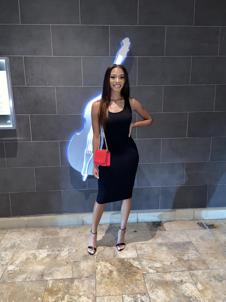 kerianaaa's tweet photo. bump ya opinion, don’t need it, i’m poppin’ 💋 #birthdayvibes 🥳 https://t.co/XQWnnfJuME