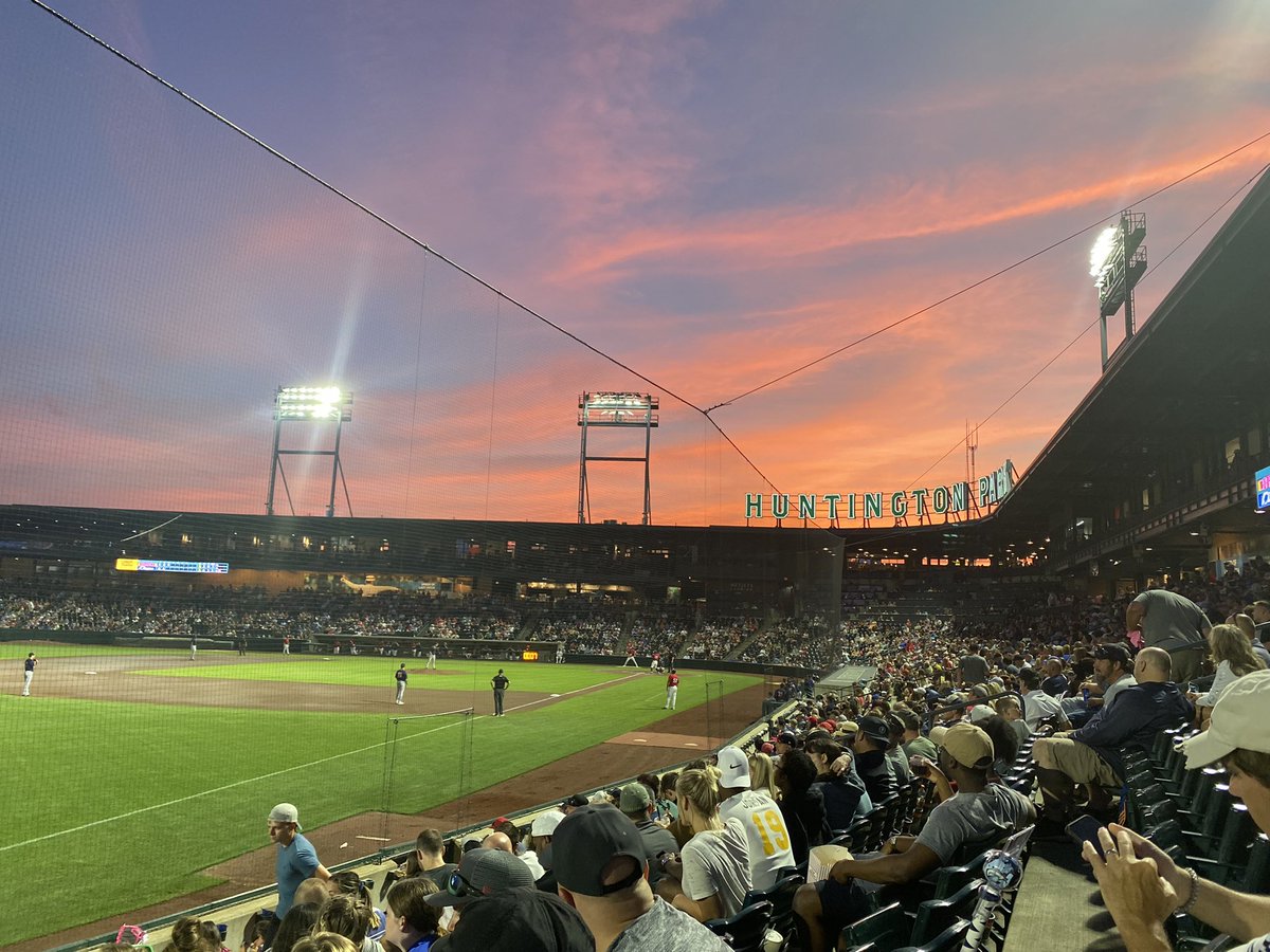 TristaMurphy33's tweet photo. Just another sunset at the ballpark #ColumbusClippers https://t.co/vcYBbW0uiy