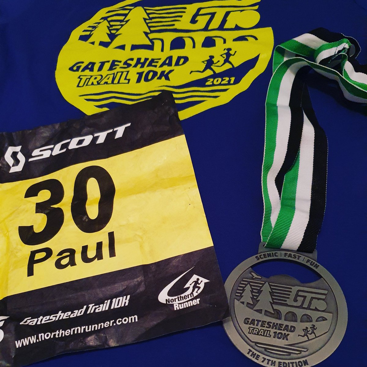 Run_Dolly_Run's tweet photo. The #RaceSwag from yesterday's @gateshead10k. Despite the t-shirt being a cotton one, it's a great fit and love the design, and the medal is just... ๐ #GT10 https://t.co/ZcBoEQ2ZyL
