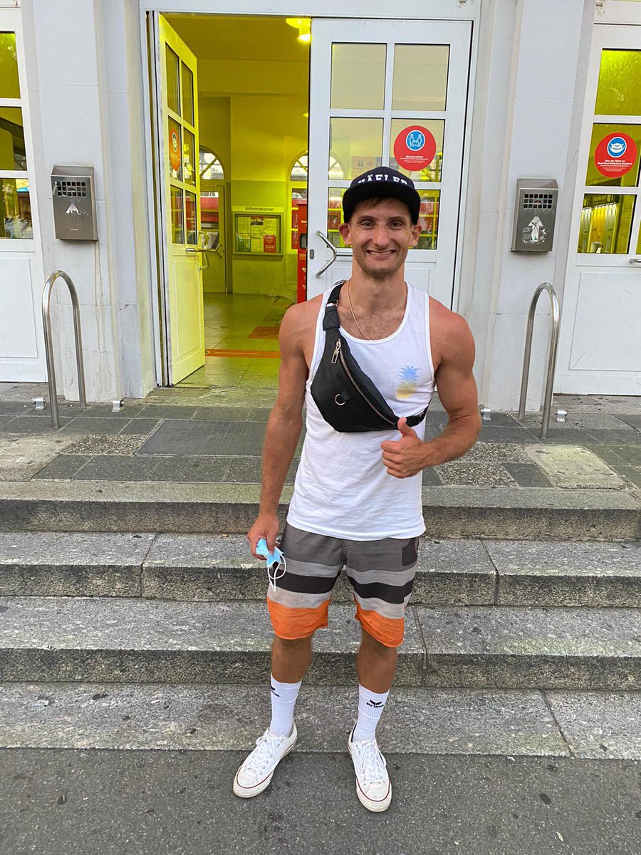 vfbvolleyball's tweet photo. Endlich ist er wieder zurück 🤩
Herzlich willkommen zurück am Bodensee, @aaylsworth408 
Und morgen steigt er dann direkt ins Training ein 💪🏻💪🏻💪🏻
 #volleyball #pallavolo #siatkowka #travel #backingermany🇩🇪 🇺🇸💙 https://t.co/EOkyL83kKk