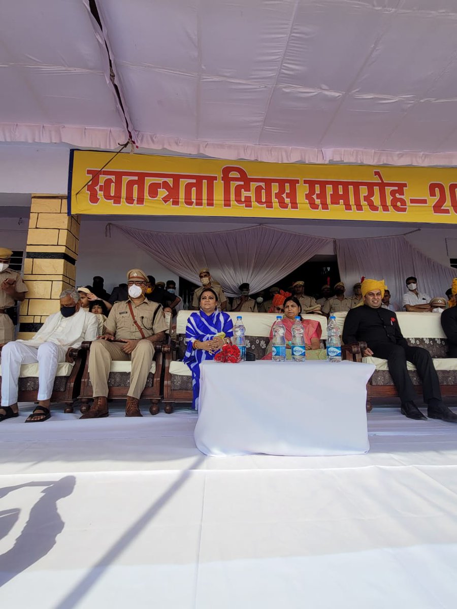 mamta_bhupesh's tweet photo. आज #दौसा में जिला स्तरीय #स्वतंत्रता_दिवस समारोह में ध्वजारोहण कर मार्च पास्ट का निरीक्षण कर सलामी ली।  #HappyIndependenceDay #IndependenceDay #Rajasthan #Dausa @DIPRRajasthan @RajGovOfficial @INCRajasthan https://t.co/dj81ZxuGwp