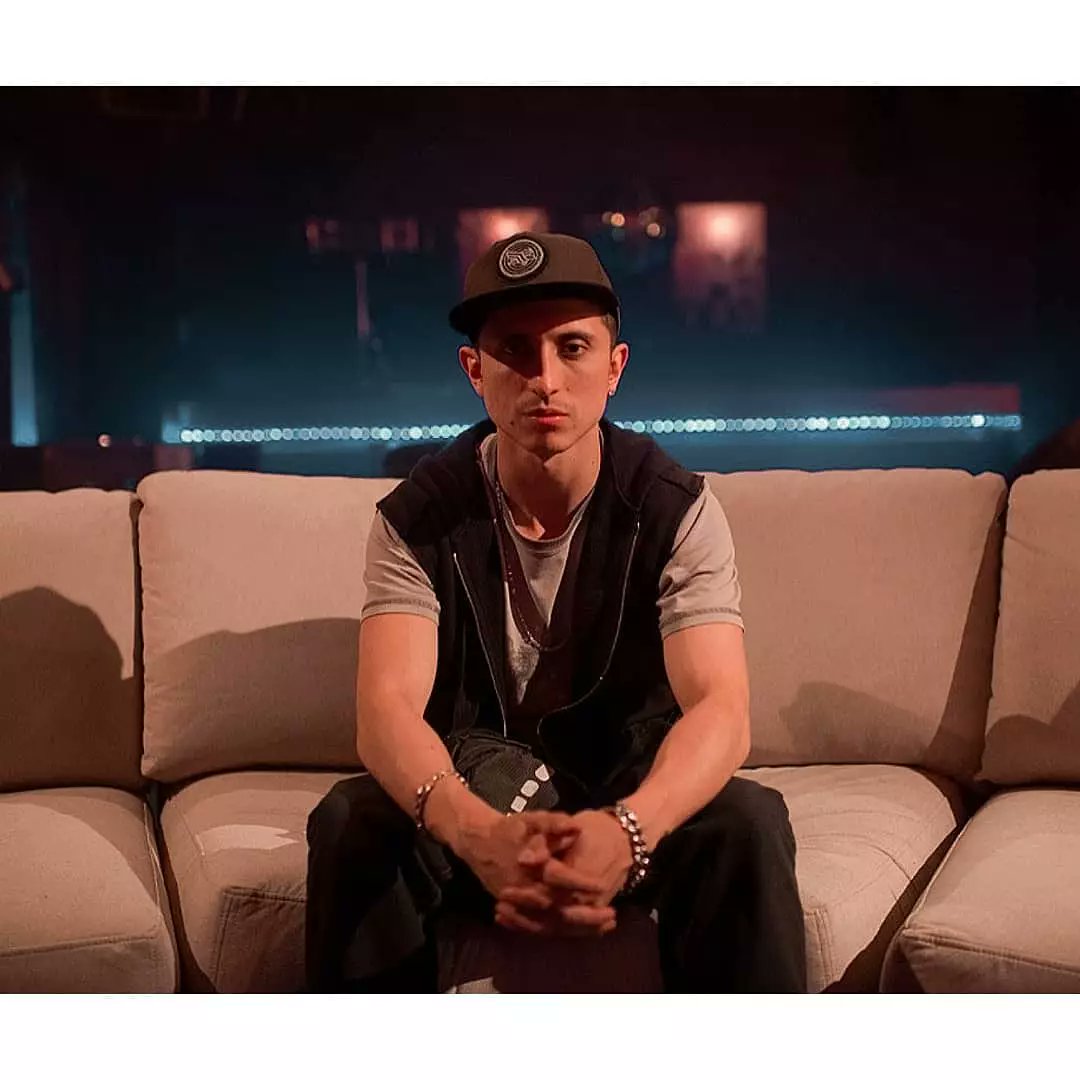 lareinadelflow0's tweet photo. Titano/Melaza 😈 hará lo que sea para vengar la muerte de su hermano 'Lucio' 😨💥🔫
-
@ErikActor

#lareinadelflow #lrdf #lareinadelflow2 #lareinadelflow2temporada #lrdf2 #tbt #detrasdeescena #erickrodriguez #titano #melaza #lucio #lafirma #rectafinal https://t.co/2ZenxSpG0x