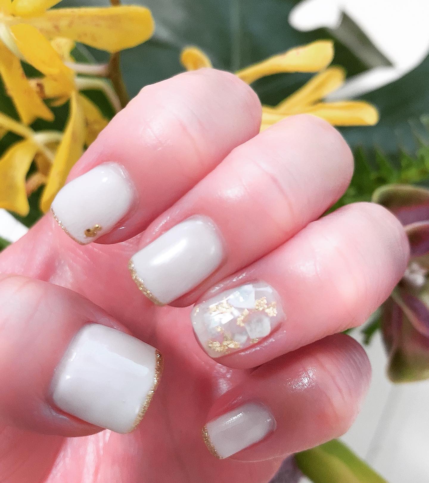 Kumiko Newネイル 夏も終わりに近づいてきたので 最後に夏気分なネイルです Nail Nails 네일 ネイル ジェルネイル パラジェル ホワイトネイル 白ネイル シェルネイル ラメライン シンプルネイル スクエアネイル 夏ネイル 大人 ネイル