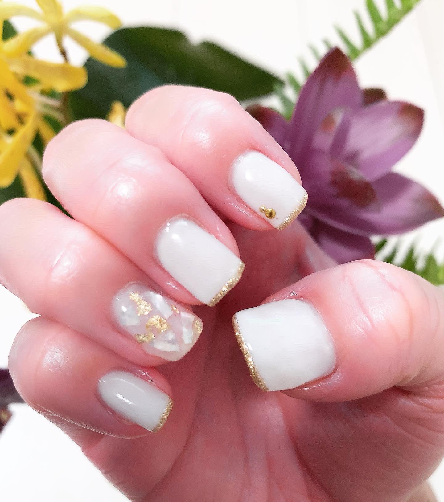 Kumiko Newネイル 夏も終わりに近づいてきたので 最後に夏気分なネイルです Nail Nails 네일 ネイル ジェルネイル パラジェル ホワイトネイル 白ネイル シェルネイル ラメライン シンプルネイル スクエアネイル 夏ネイル 大人 ネイル