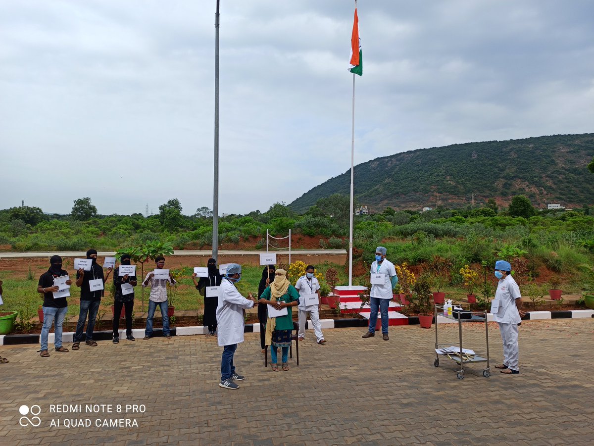 On the occasion of 75th Independence Day, Director Dr. Umesh Mahantshetty hoisted National Flag at Homi Bhabha Cancer Hospital and Research Centre, Visakhapatnam. Our staff also performed skit on Importance of Infection Control Practises.. #AzadiKaAmritMahotsav