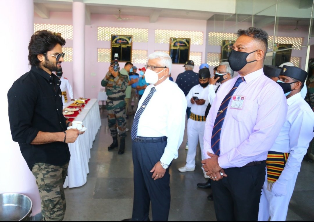 isudheerbabu's tweet photo. Happy Independence Day 🇮🇳 As part of #SwachhBharatAbhiyan, happened to participate in Hussain Sagar Cleaning Drive organised by Indian Army on 11th of this month 😊 🪖 Thanking @dprohyd again for this opportunity. Every bit matters 🧡🤍💚 #IndiaAt75 https://t.co/cErYivANoD