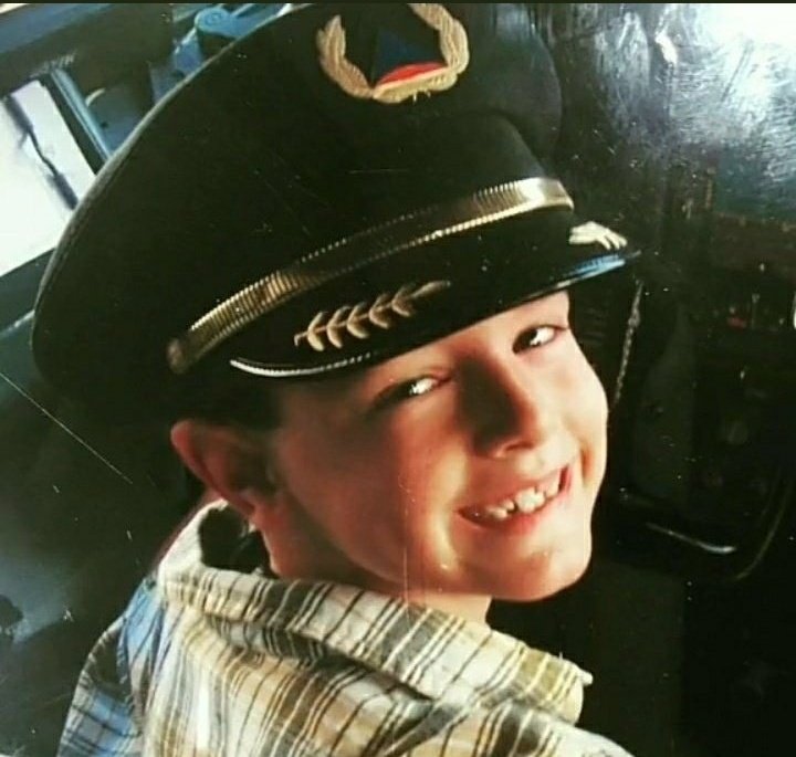 hallsved's tweet photo. hii bryce, happy birthday, 22 years old, i'm so proud of you, thank you for everything, you make me so happy, you deserve all the happiness in the world,love you so much❤ #BRYCESBDAY @PortalBryceHall https://t.co/lyaOtofSdJ