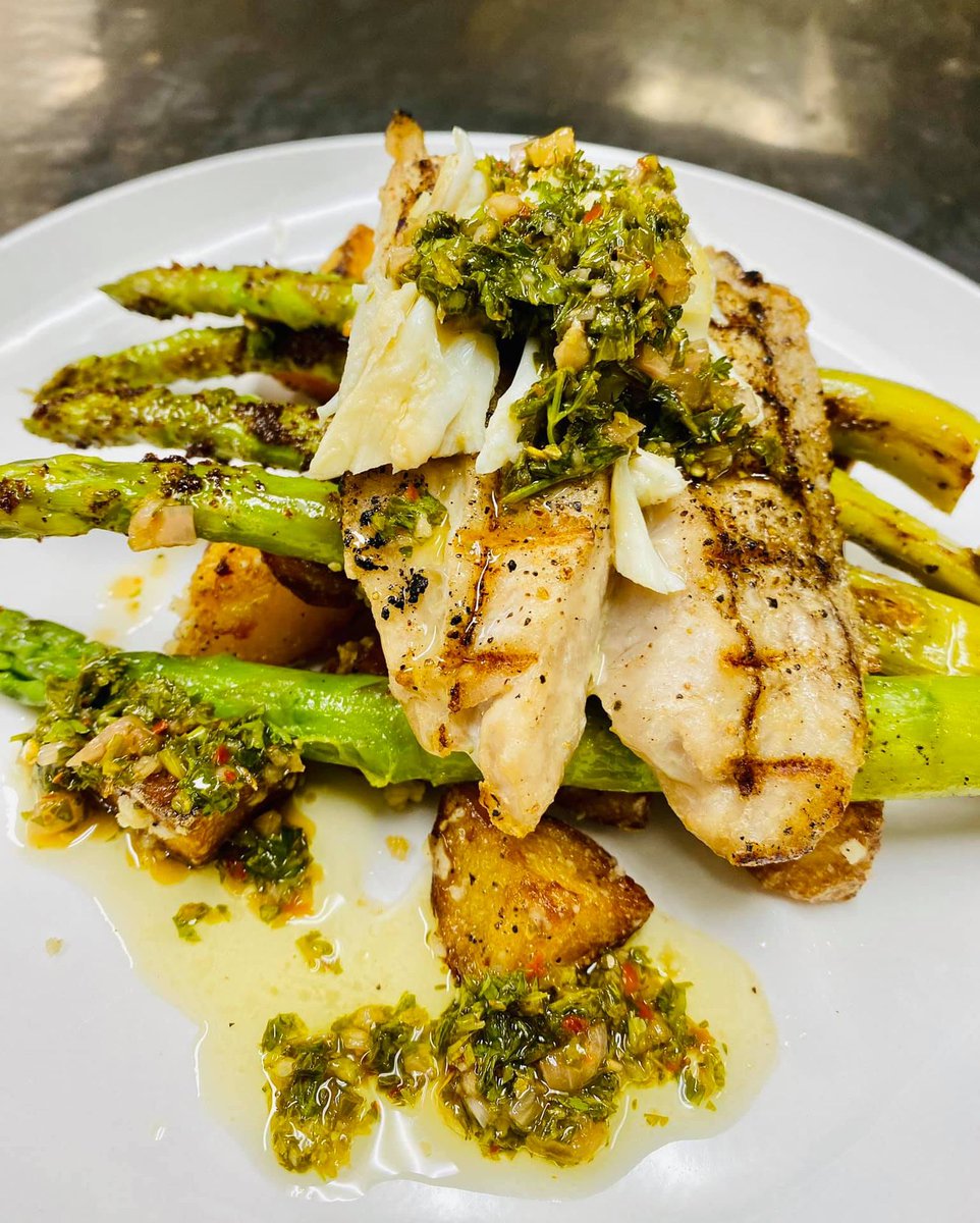 BeachWalkCafe's tweet photo. Grilled Gulf Snapper with Crispy Parmesan Truffle Potatoes and Asparagus topped with Lump Crab and Chimichurri https://t.co/RMDx9EFs4o