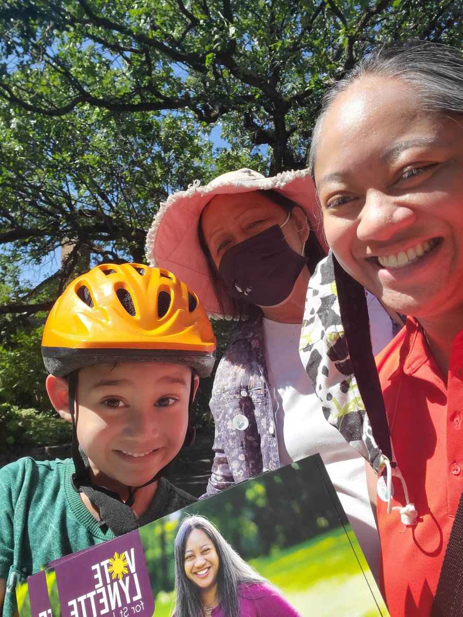 lynetteforslp's tweet photo. Door knocking Minikahda Oaks w/ my 2 biggest supporters - my mom and kid. Thank you!! #SLP #SLPWard2 https://t.co/Cho07lnwUs
