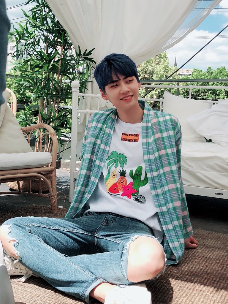 laven_berry's tweet photo. 180815
3년 전 오늘에 올라온 녀구
이 날 굉장히 좋아하는 편><
#n년전_오늘의_녁우 https://t.co/puYf6O2G3B