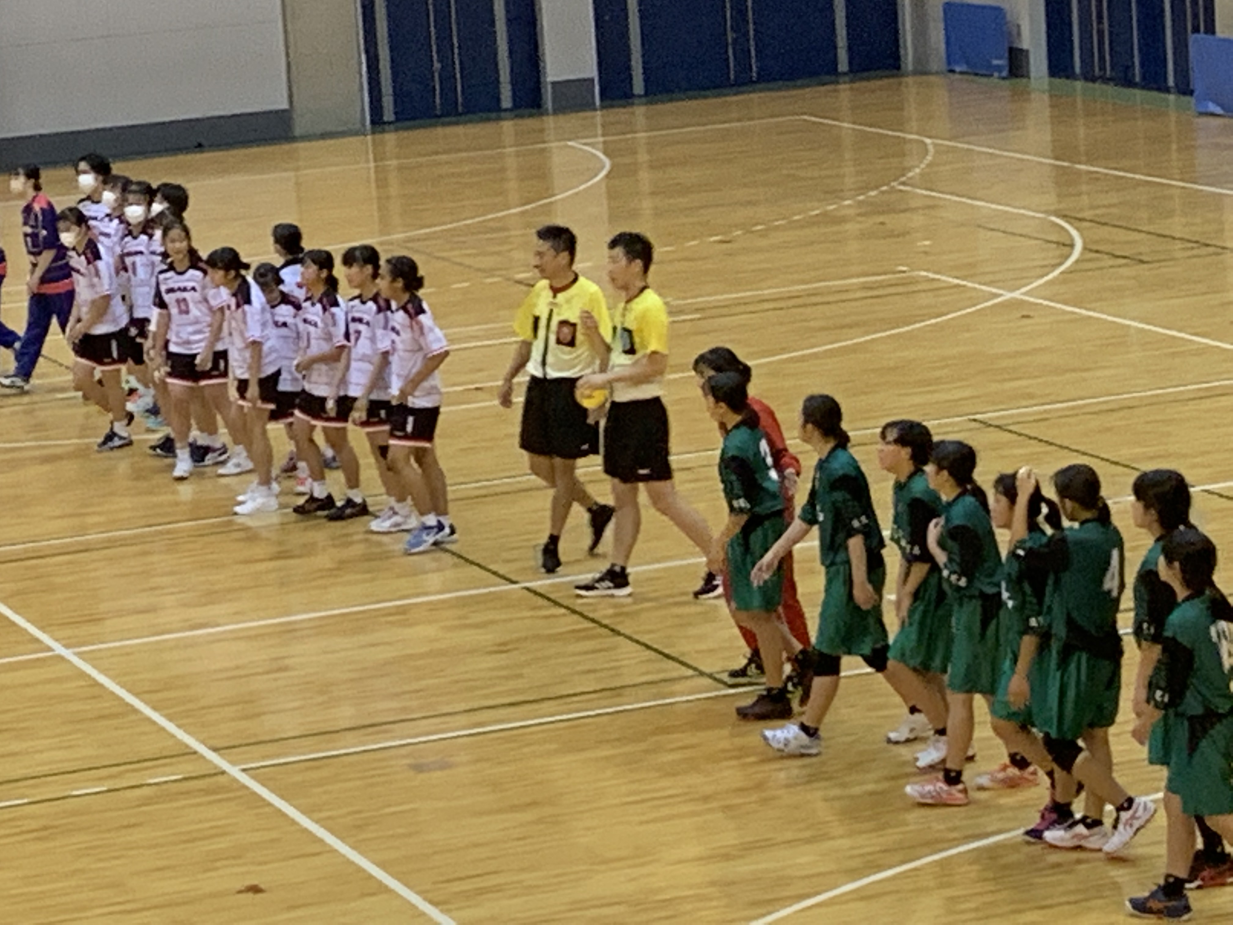 ハンドボールクラブチームカップ 公式 第12回全国中学生ハンドボールクラブチームカップ大会最終日 8月15日 和歌山橋本体育館 女子 準決勝 前半終了 大阪ジュニアクラブ 大阪 17 7 霧島クラブ 鹿児島 ブレスド名古屋jr Hc 愛知 7 11 米子jr