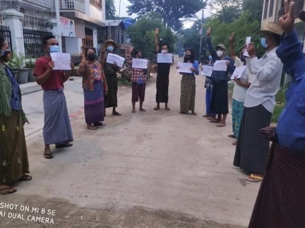 SRMforJustice's tweet photo. PAKOKKU | People from Magway Division staged a protest in Pakokku township on the morning of August 15 to overthrow the military dictatorship.

#AcceptNUG_RejectMilitary
#Aug15Coup 
#WhatsHappeningInMyanmar https://t.co/GVf90JOhmL