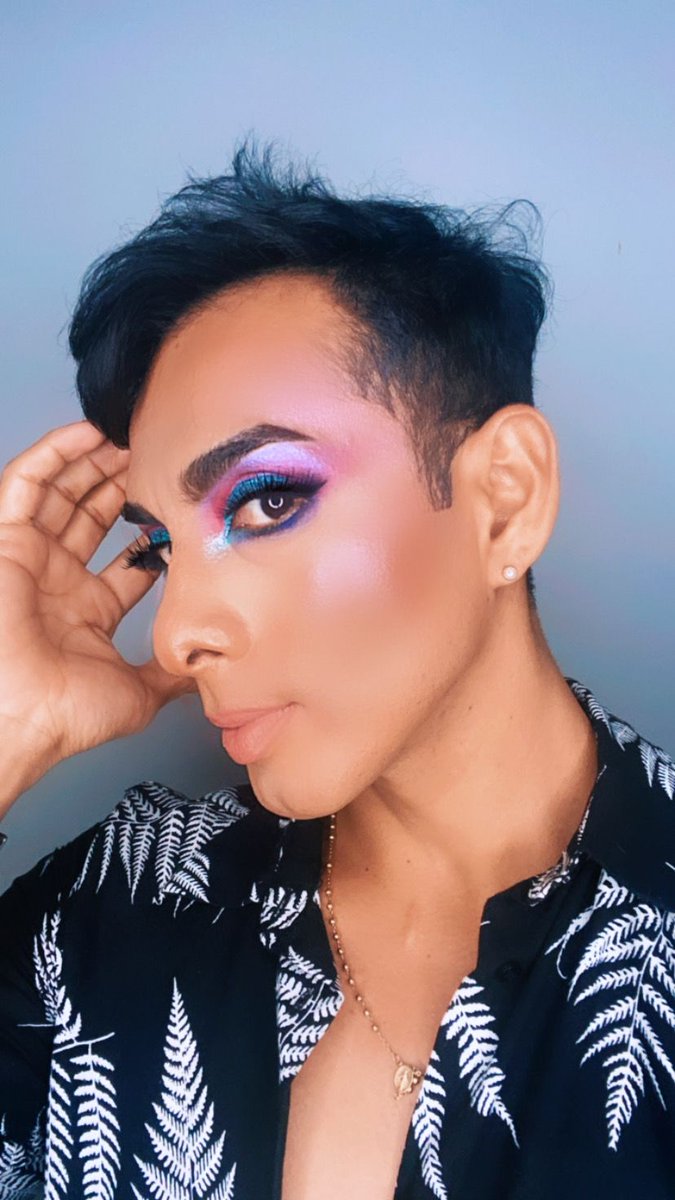 Juani7773's tweet photo. Sombras :@ABHcosmetics 
Base : @MACcosmetics 
Labial @MACcosmetics 
Iluminador @ABHcosmetics #makeupartist #makeuplover #MakeUpbyMacIgarta https://t.co/HiIuvcIvE8