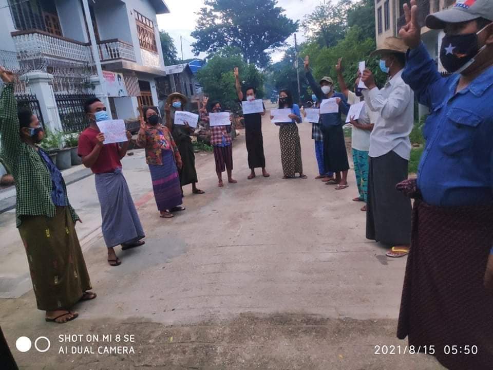 katycho22222's tweet photo. (15.8.2021)

#Magway Region 

In this morning,Dawn Strike staged by the local people from #Pakokku township, marched to against the military dictatorship.

#AcceptNUG_RejectMilitary
#Aug15Coup 
#WhatsHappeningInMyanmar https://t.co/TP9WIeTLiZ