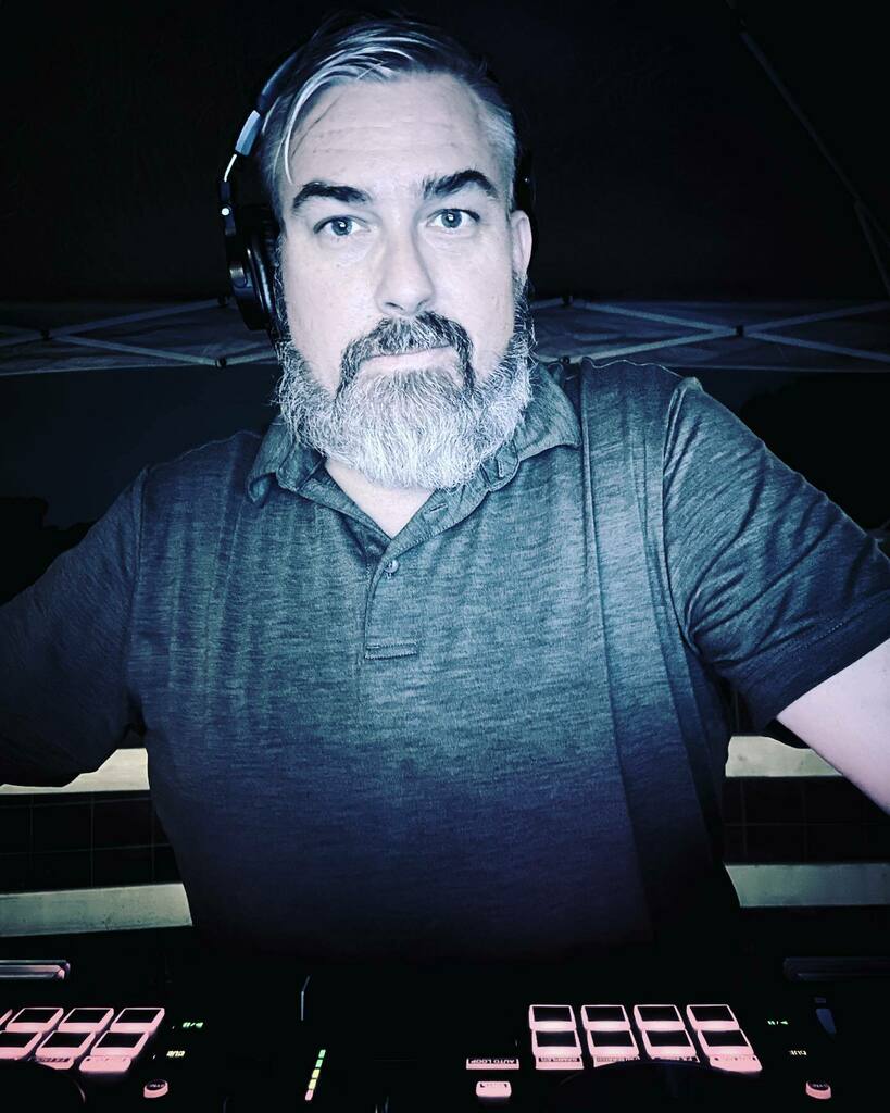 DJMattBlake's tweet photo. Dj Matt Blake… dropper of beats, mover of feets, bringing the parry all day every day!!!

 #djmattblake #FortWorthWeddingDJ #DallasWeddingDJ #EventDJ #DfwDj #BridesOfNorthTexas #TexasWeddingDJ #SeratoDJ #PinoeerDJ #DjLife #DallasWedding #FortWorthWed… https://t.co/Rzv885dPuO https://t.co/CMRxZyy0GG