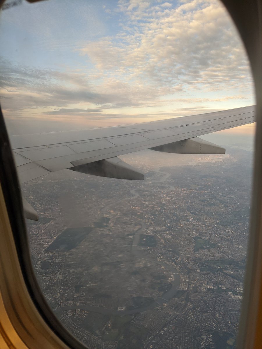 SelwayEmma's tweet photo. @Ryanair considering companies love to tell customers how they clean everything so much more nowadays... It was a delight to fly with this filthy tray table and window with a greasy smear yesterday! Mmmm mmmm! #disgusting #filthy #nevercleaned #lies #notthefirstcomplaint #dirty https://t.co/yGiFjGcWVX