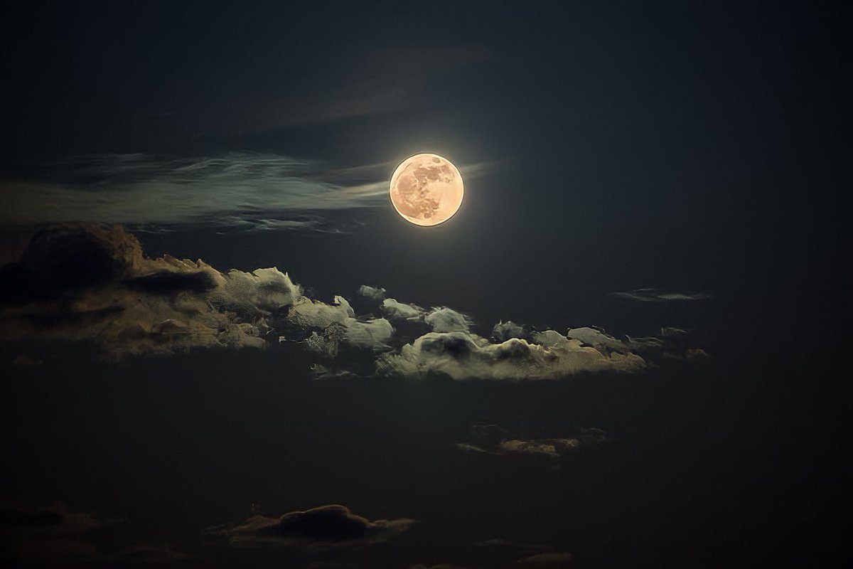 Soy ese tipo de persona que ama la luna.