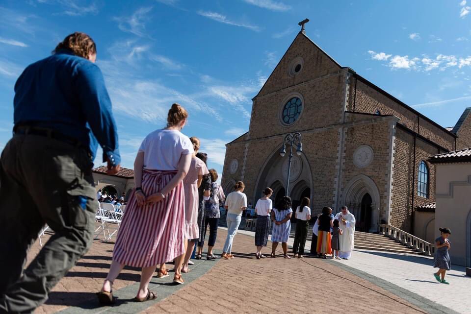 The conference celebrating the Year of the Parish and the Eucharist continued this morning with Mass celebrated by <a href="/BishopRaicaBHM/">Bishop Steven J. Raica</a> at <a href="/OLAMShrine/">Shrine of the Most Blessed Sacrament - OLAMShrine</a> in Hanceville, Alabama. The conference was made possible by the Diocese of Birmingham, the St. Paul Center, &amp; <a href="/EWTN/">EWTN Global Catholic Network</a>. (📷<a href="/OneVoice_bhm/">One Voice</a>)