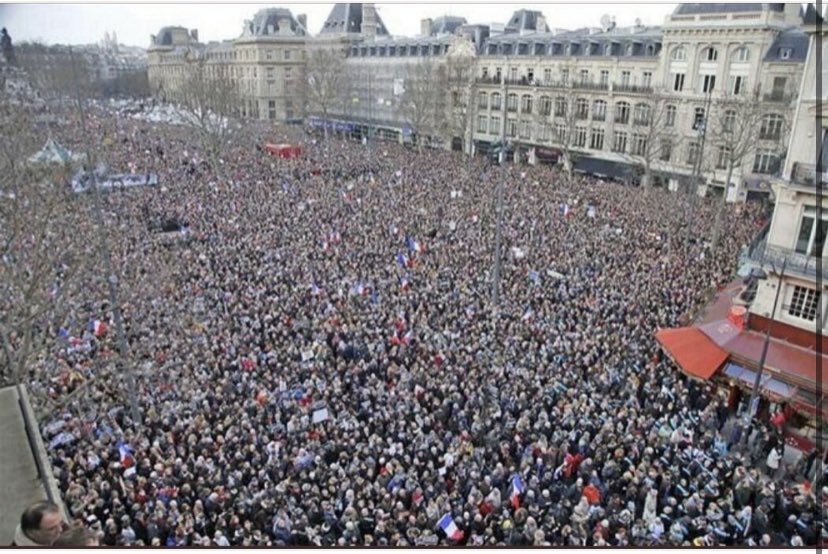 Ma_Cecilia04's tweet photo. Ojalá y todos los países se levantaran así. 

Paris, je t'aime. https://t.co/ISjxhN06HS