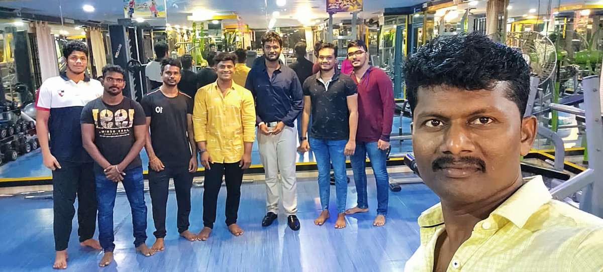 mugesh_unicca's tweet photo. நேற்று..எனது மகனும் #பார்கவி  படத்தின் நாயகனும்மான #திரு_M_முகேஷ்குமார் அவர்களின் பிறந்த நாளுக்கு பிறந்த நாள் வாழ்த்து மழையை பொழிந்த அணைத்து நல் உள்ளங்களுக்கும் என் நெஞ்சம் கனிந்த நன்றியை தெறிவித்துக்கொள்கிறேன்..🙏
@vraja_producer @uniccagym @shreya_offcl @mugesh_unicca https://t.co/vU3OL9KtLt
