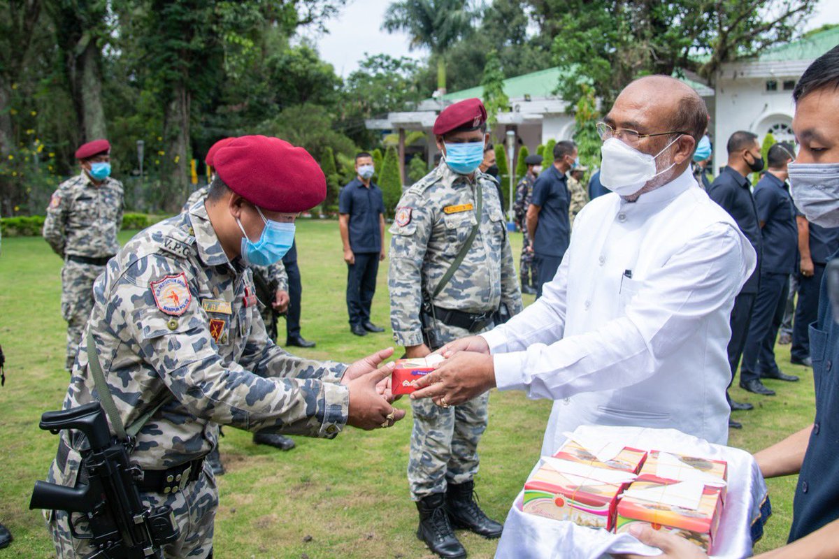NBirenSingh's tweet photo. Hoisted the Tricolour on this glorious 75th Independence Day at my office. 

Happy Independence Day. Jai Hind ! https://t.co/nl9H21vCxB