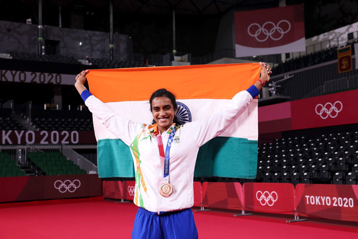 WeAreTeamIndia's tweet photo. Our flag does not fly because the wind moves it, it flies with the last breath of each soldier who strives to raise it. May the tricolour always fly high and keep inspiring us to be unstoppable!

Wishing everyone a very Happy #IndependenceDay 
#EkIndiaTeamIndia🇮🇳 #IndiaAt75 https://t.co/AMVnP1nsyY