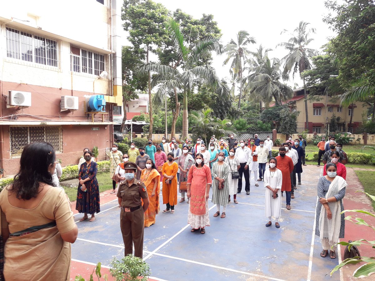 DhempeCollege's tweet photo. Principal of Dhempe College Prof. Vrinda Borker hoists the national flag to celebrate the 75 years of India's Independence.
##IndependenceDay2021 #IndiaIndependenceDay
#dhempecollege #dhempedynamites #dhempeatsixty #dhempe https://t.co/RgJBIJ2Kth