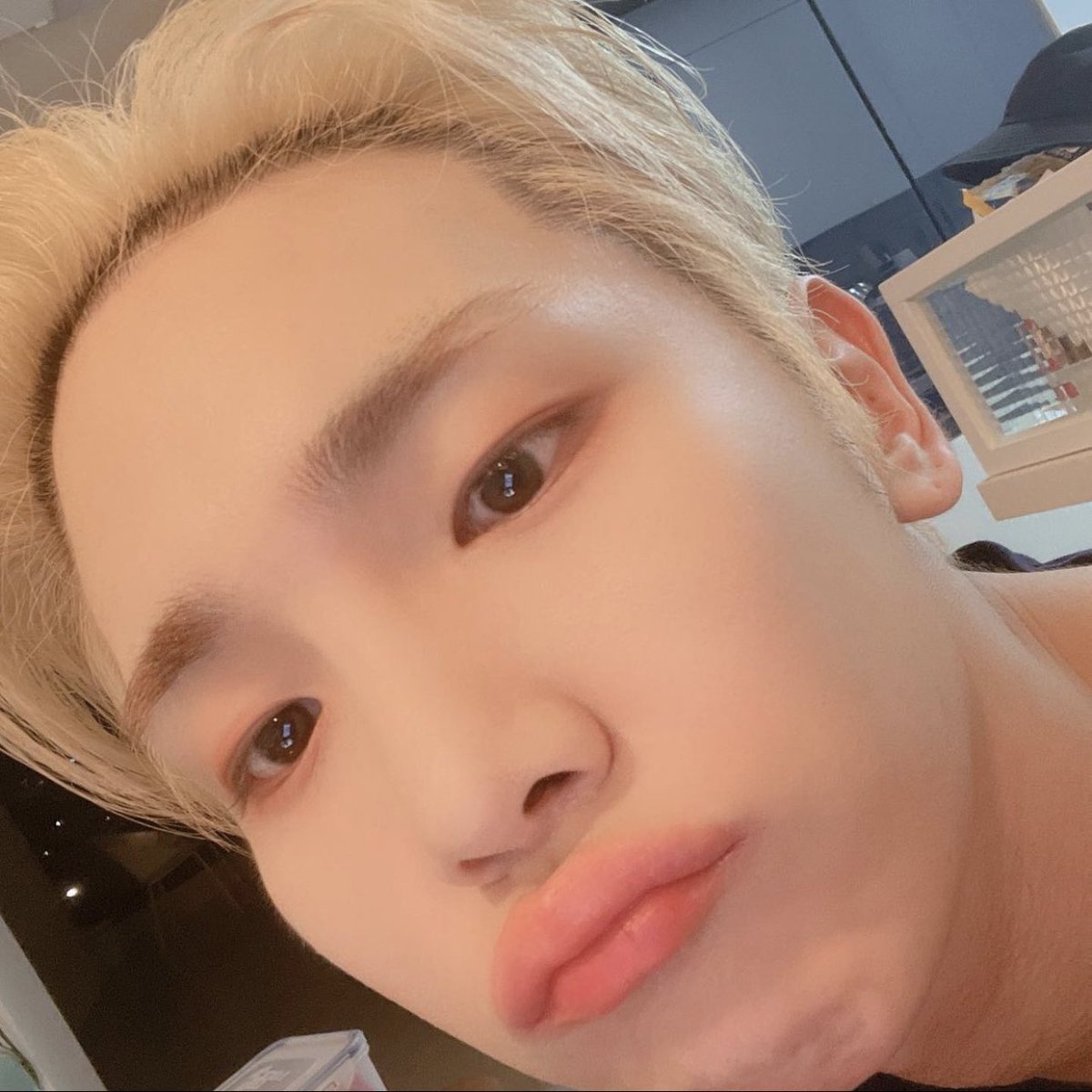 Shawol_Thailand's tweet photo. bumkeyk #KEY IG Updated 💁🏼💈
“ก็แบบโพสต์นี่ด้วยละกัน…😌”

อีกหนึ่งตำนานเนาะทำเองที่บ้านกรุบ เหมือนตอนไปย้อมชมพูเองที่อังกฤษ 🤣
#SHINee #키 https://t.co/ZF9oyRu0az