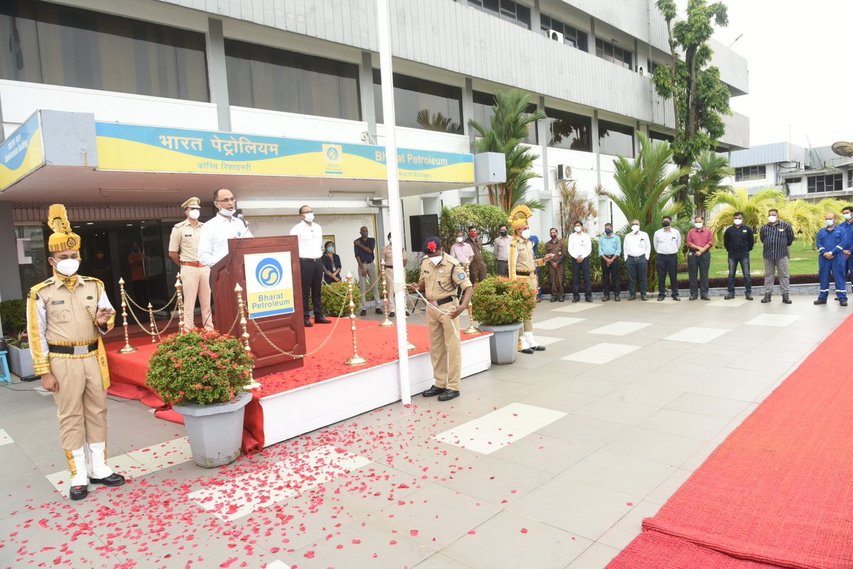 KochiRefinery's tweet photo. Sanjay Khanna, ED(KR), hoists the national flag at #BPCL #KochiRefinery on Independence Day. He paid respects to the great freedom fighters who gifted us our motherland to live with dignity and freedom. Stay safe &amp; do our best for the progress &amp; glory of our Nation, he said. https://t.co/aXo2r3IgbU