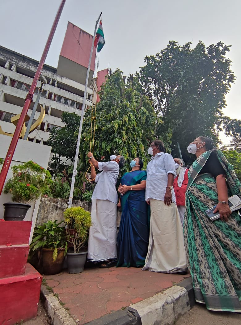 CPIMKerala's tweet image. ഇന്ത്യയുടെ എഴുപത്തി അഞ്ചാമത് സ്വാതന്ത്ര്യ ദിനത്തിൽ എകെജി സെന്ററിൽ സ. എ വിജയരാഘവൻ ദേശീയപതാക ഉയർത്തി.

#DefendingFreedom