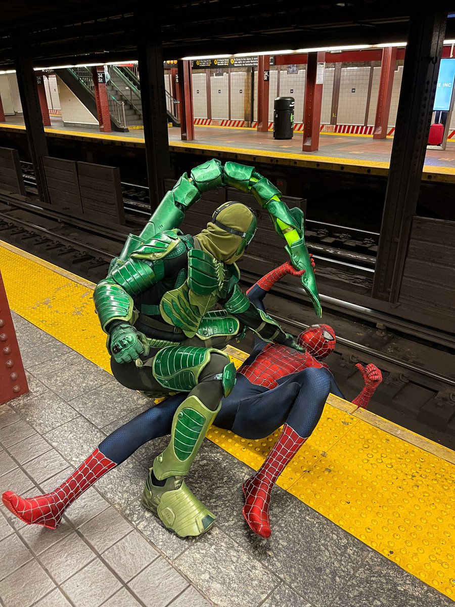 CosPlayNay's tweet image. BTS shots of Spider-Man vs Scorpion

📸: @ ka0riir0 (IG)

Spidey: @CosPlayNay
Scorpion: @ jamal_johns (IG)

@Marvel @MarvelStudios @ComicBook

#Spiderman #Spiderman3 #spidermannowayhome #webhead #samraimi #tobeymaguire