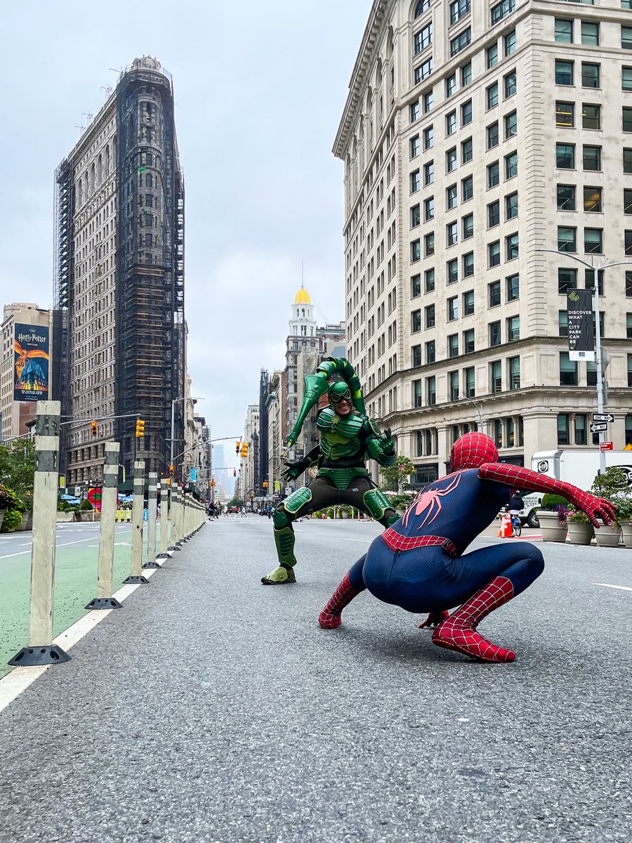 CosPlayNay's tweet image. BTS shots of Spider-Man vs Scorpion

📸: @ ka0riir0 (IG)

Spidey: @CosPlayNay
Scorpion: @ jamal_johns (IG)

@Marvel @MarvelStudios @ComicBook

#Spiderman #Spiderman3 #spidermannowayhome #webhead #samraimi #tobeymaguire