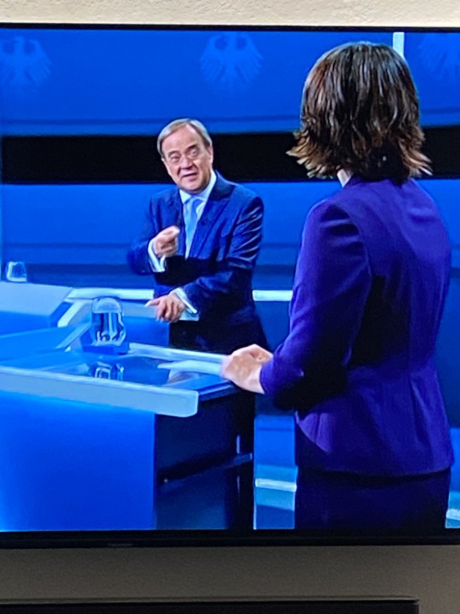 „Frau Baerbock, hören Sie jetzt gut zu“ #Triell #RTLTriell ⁦<a href="/ArminLaschet/">Armin Laschet</a>⁩ ⁦@ABaerbock⁩