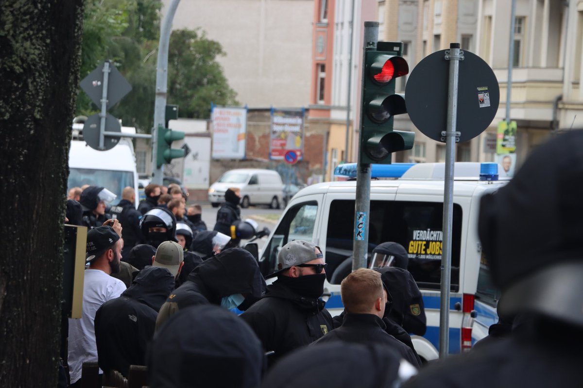 Pixel_Roulette's tweet photo. In diesem Pub sammelten sich etwa 40 Nazis unter ihnen waren Angreifer aus #Zwönitz und Michael Brück, welcher den Telegramm Kanal der rechtsextremen Gruppe "Freie Sachen" mit betreibt. #c2808 4/4 https://t.co/2BWJWJl499