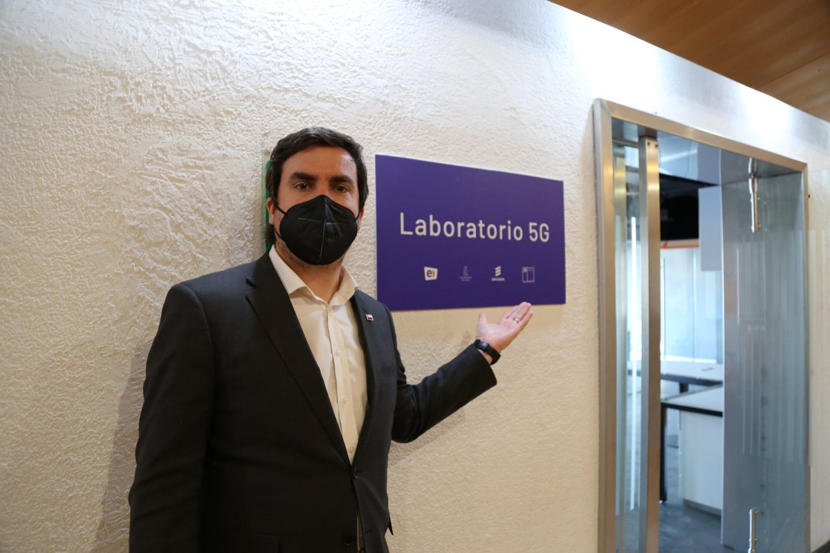 Hace 9 meses inauguramos el 1er #Campus5G de Chile en la Facultad de Ciencias Físicas y Matemáticas de la <a href="/uchile/">Universidad de Chile</a>. Esta semana, visitamos este lugar junto a representantes de <a href="/entel/">Entel Chile</a> y <a href="/EricssonLATAM/">Ericsson LatAm</a> para conocer las novedades de este espacio tecnológico!