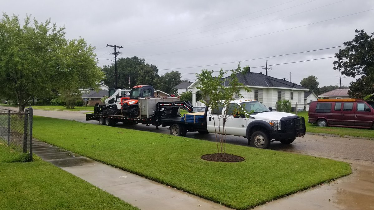 ap_weather's tweet photo. @StephanieAbrams staged in Morgan City. Ready to go east. Keep up the good work. We're 2 blocks away if you need anything. https://t.co/kHUXCSpiIP