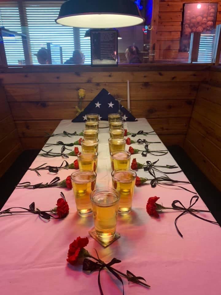 AbbiePetersen's tweet photo. Texas Roadhouse in Papillion is honoring the 13 U.S. service members who lost their lives in Kabul.

Credit: Jenny Black 
 @KETV https://t.co/c1BrWuKJFG